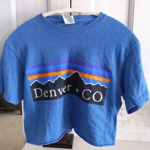 QL Adventurer Blue Colorado Crop Top Shirt with Denver CO Print Sz Med